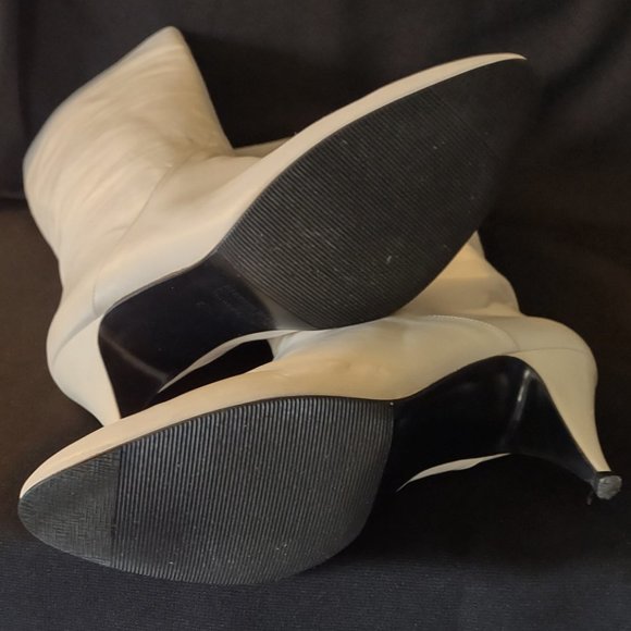 Thayer McNeil cream 3" heel knee-high boots, size 8.5M - Picture 3 of 6